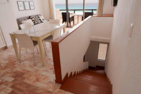 Hermosa Villa de dos pisos, vista al mar para 6/pax!